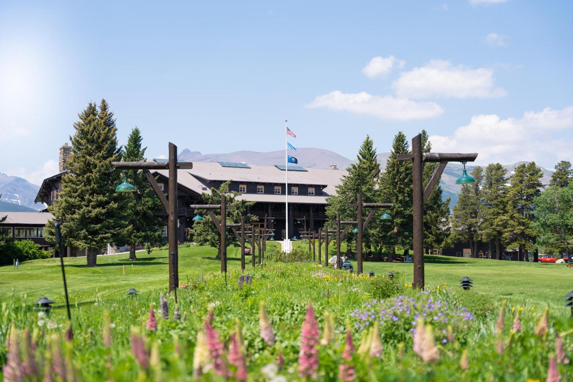 East Glacier Park Village冰川公园旅馆别墅 外观 照片
