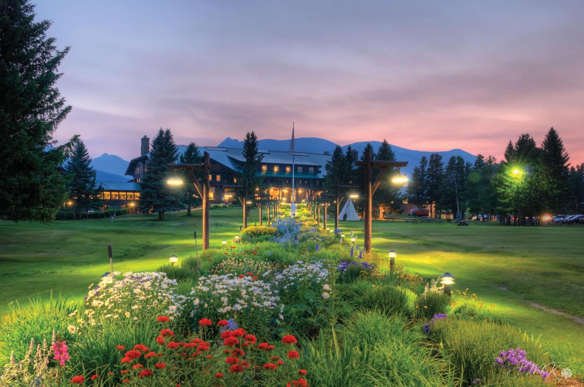 East Glacier Park Village冰川公园旅馆别墅 外观 照片