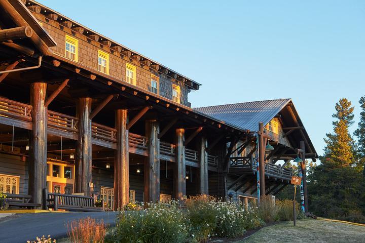 East Glacier Park Village冰川公园旅馆别墅 外观 照片