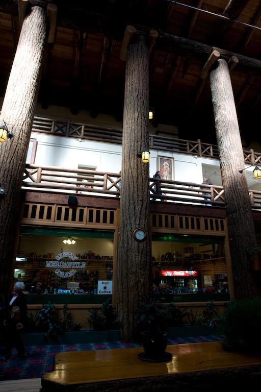 East Glacier Park Village冰川公园旅馆别墅 外观 照片